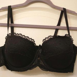 BLACK LACE CONVERTIBLE UNDERWIRE BRA- LIKE NEW!